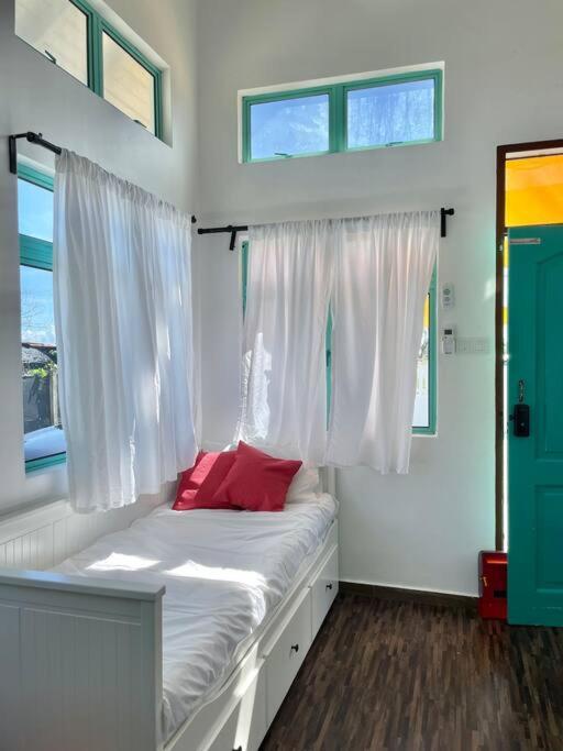 Sea Kecil Tiny House Near Jetty Of Kuala Besut Villa Kampong Nail Exterior photo